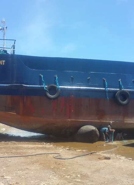 山東南海氣囊&mdash;船用氣囊_船用下水氣囊_下水橡膠氣囊_船下.